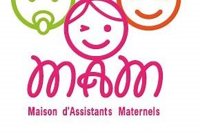 Logo de la Maison d'Assistants Maternels avec des visages souriants.